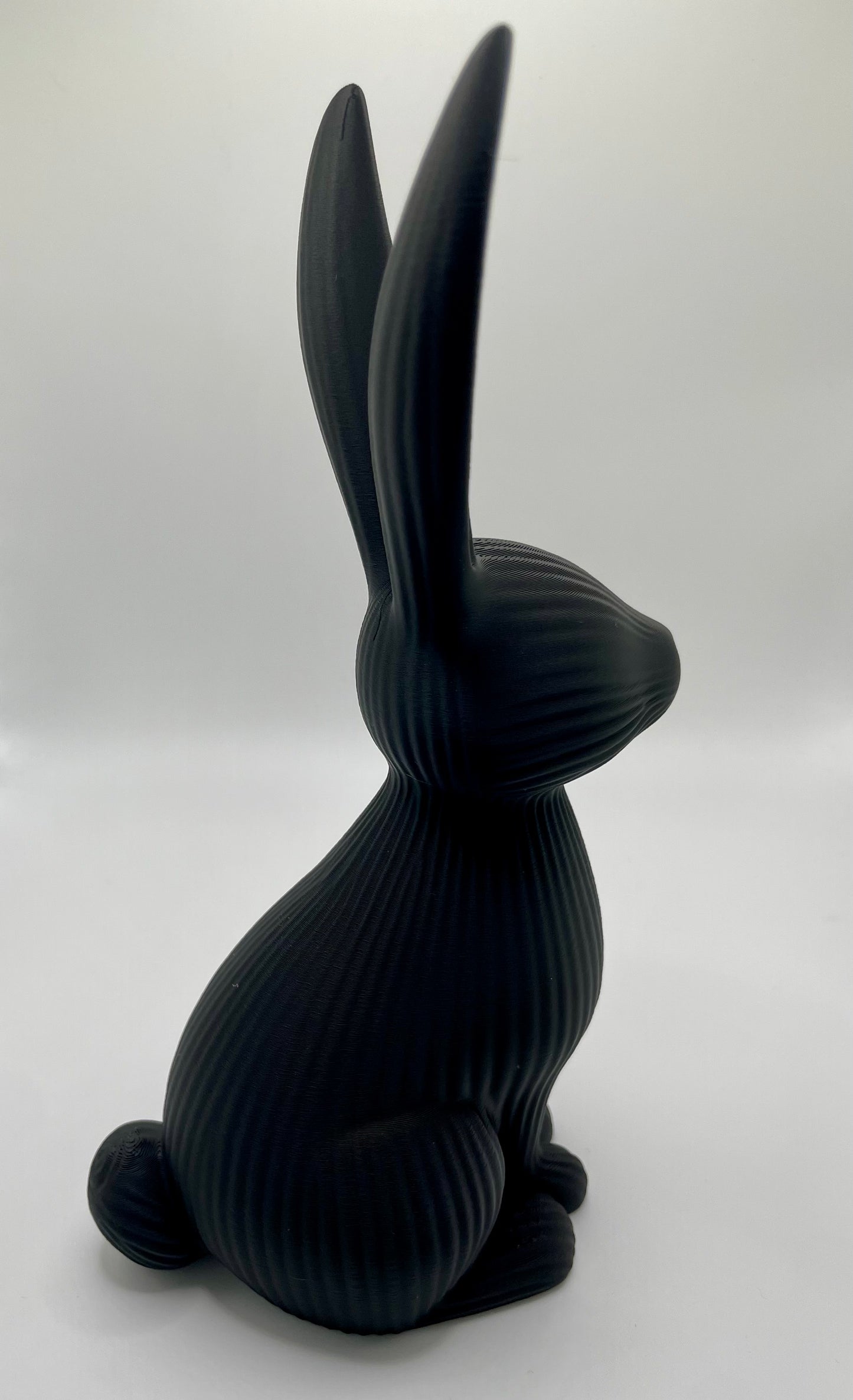 Sitzender Hase "Odin"