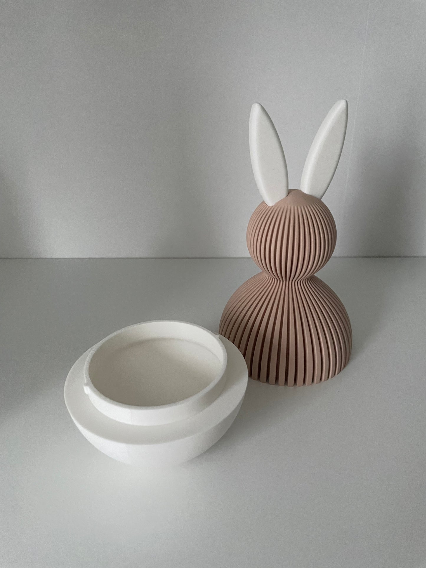 Deko-Hase "Loki" - Moderne Hasenfigur mit Aufbewahrungsfunktion