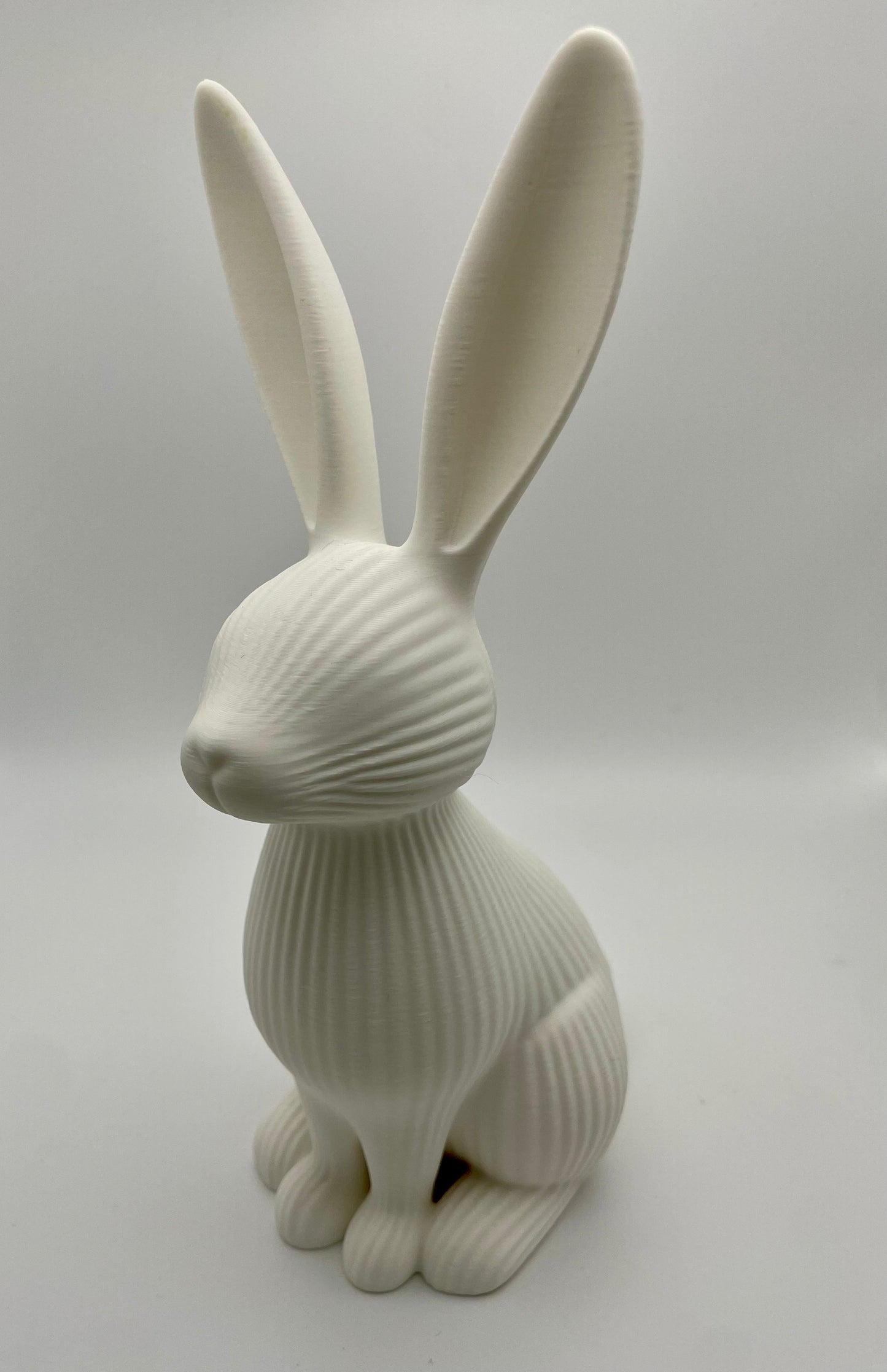 Sitzender Hase "Odin"