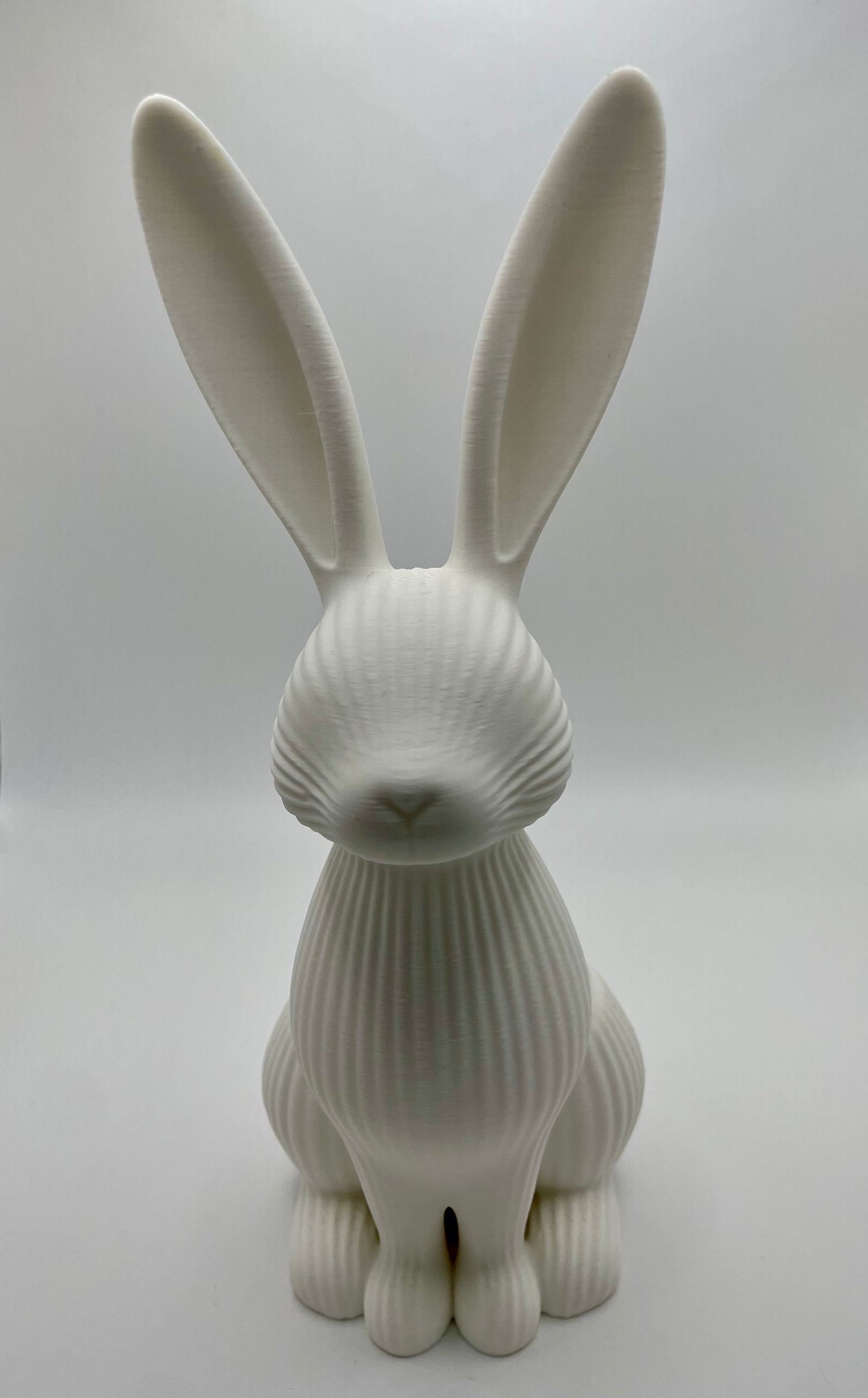 Sitzender Hase "Odin"