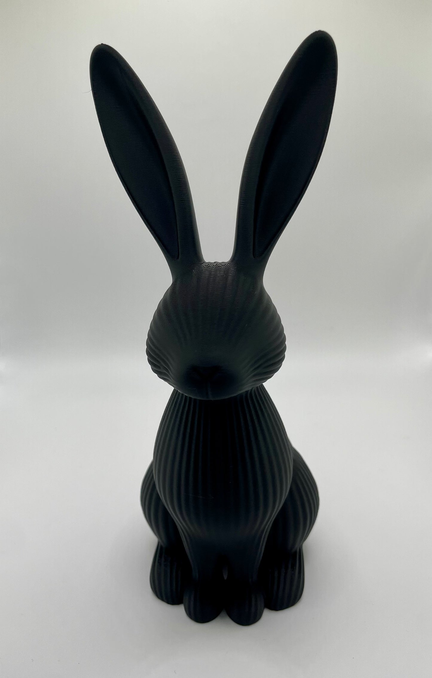 Sitzender Hase "Odin"