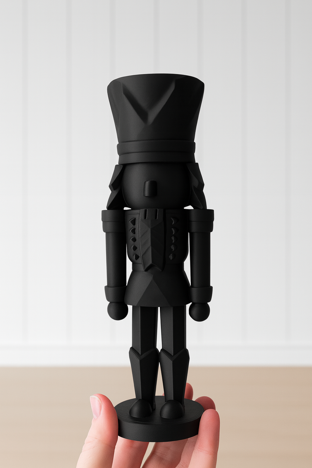 Moderner Nussknacker „Torin“